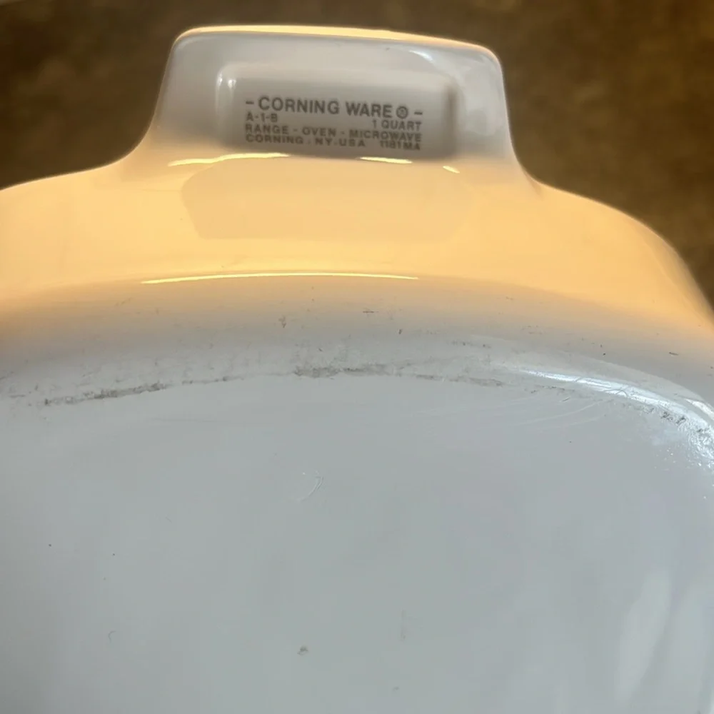 COPY - 1 quart covered casserole dish by Corning ware. Vintage Spice of Life..